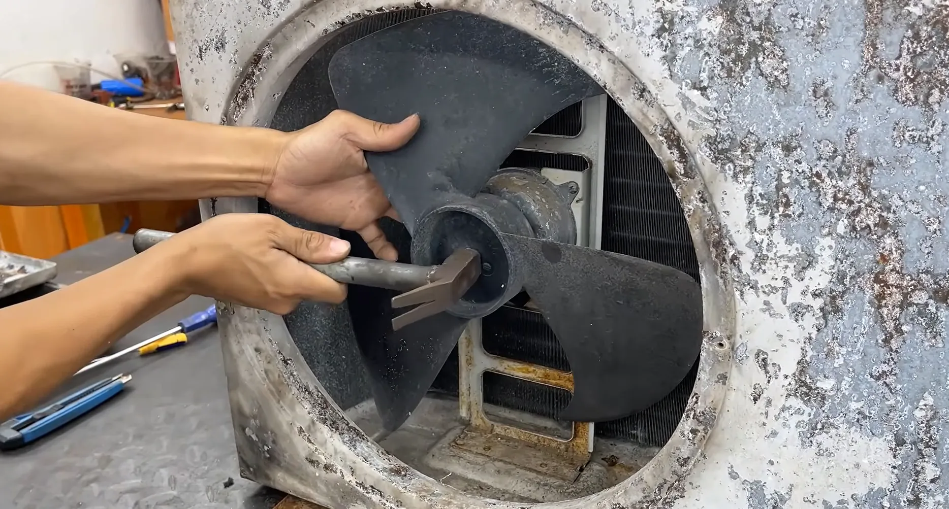 Professional aircond repair and aircond overhaul service in Selangor