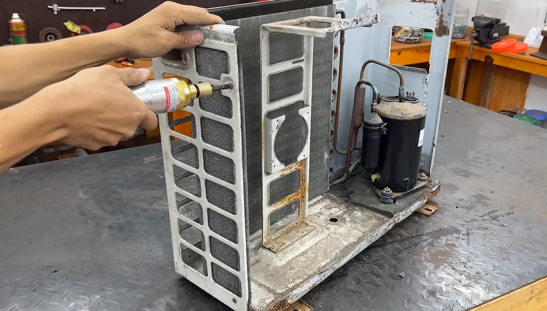 Professional aircond repair and canvas service aircond in Kuala Lumpur