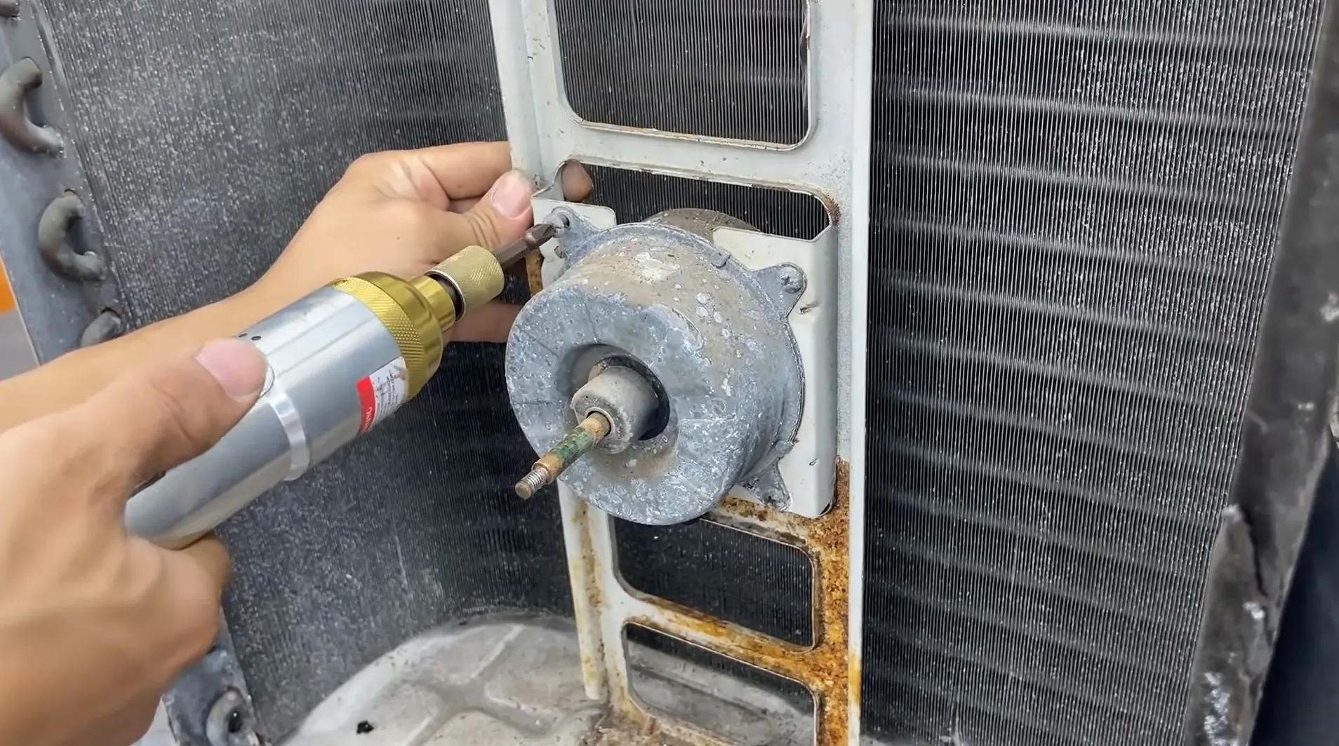 Professional aircond repair and homepro aircond service in Kuala Lumpur