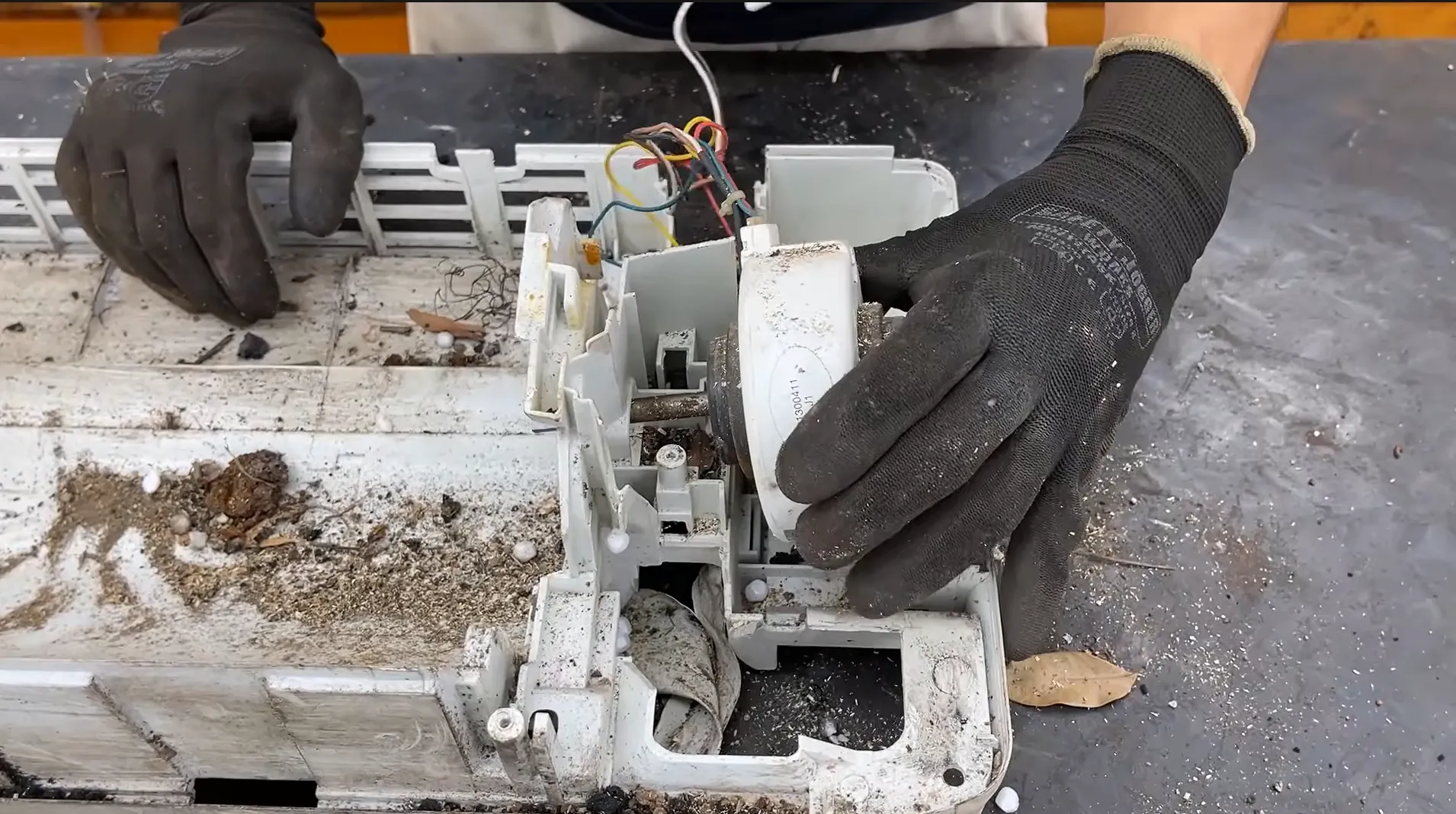 Professional aircond repair and installation technician working in Kuala Lumpur